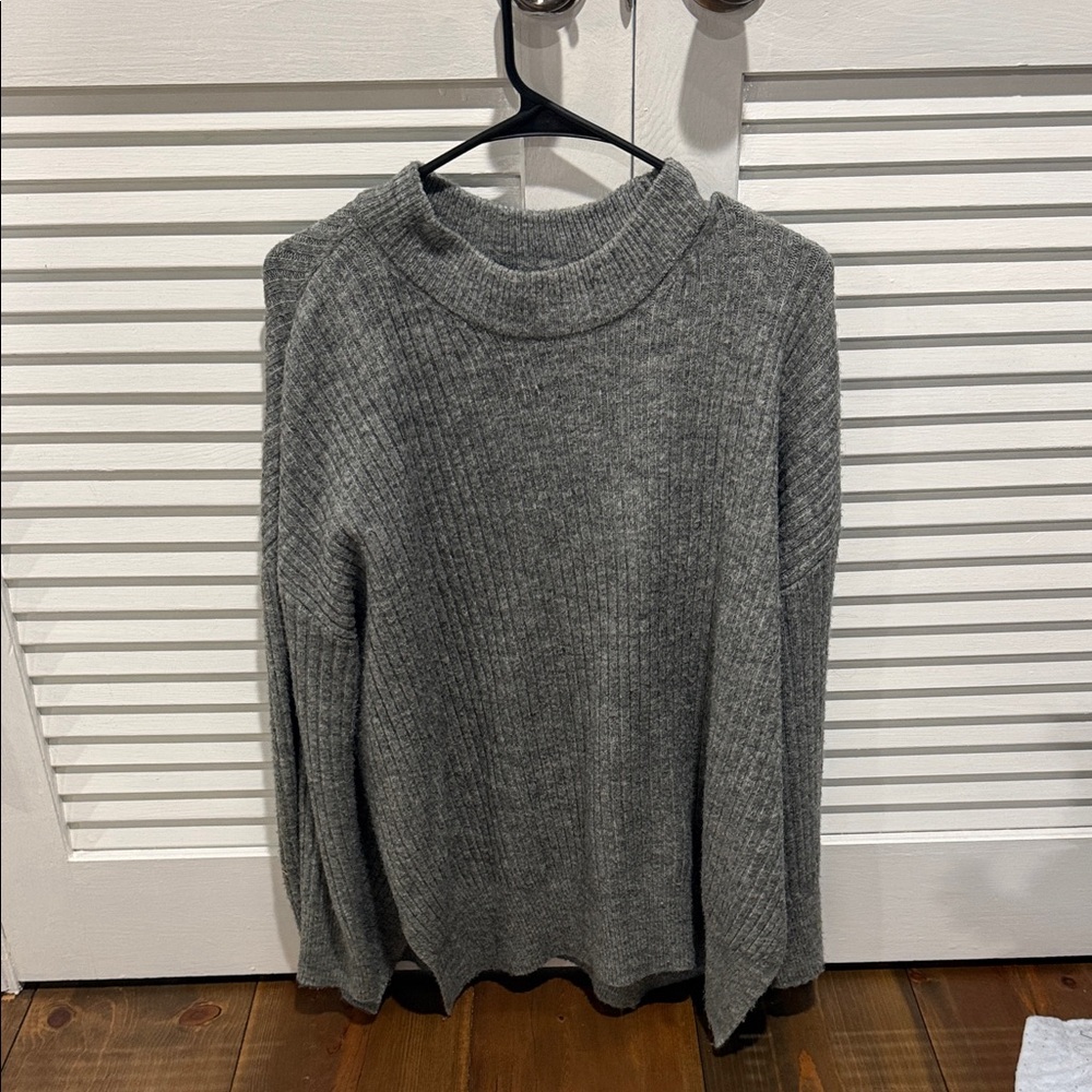 Cozy Oversized Gray Ribbed Sweater